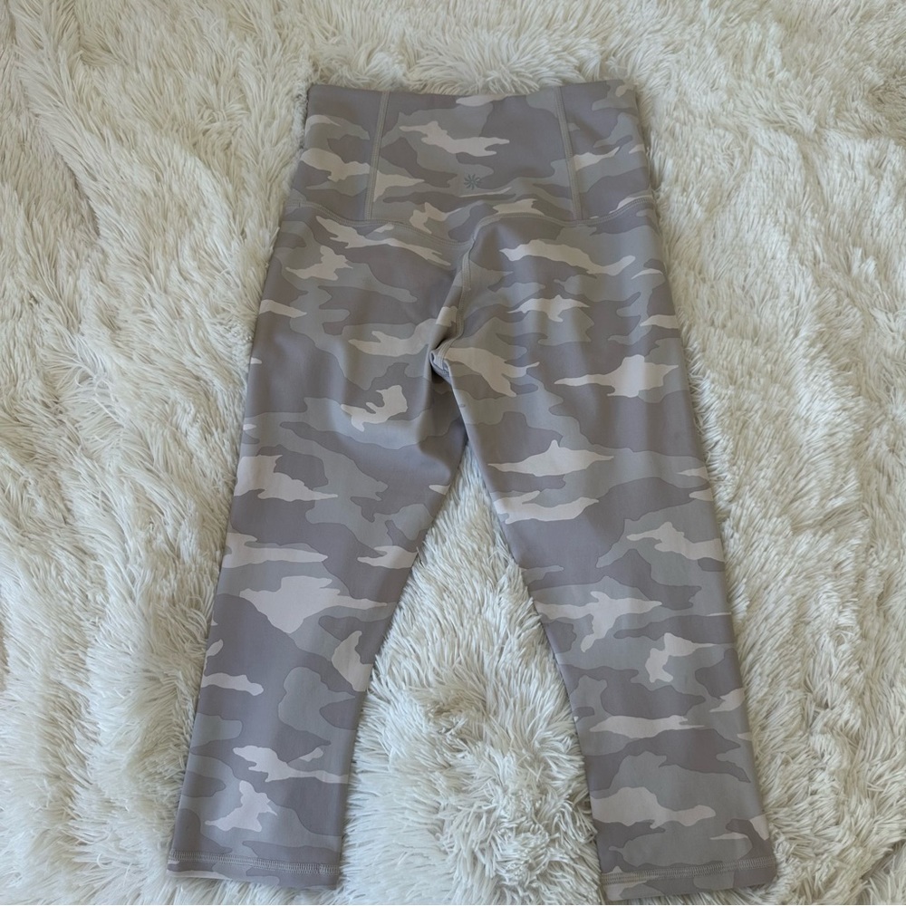 Athleta Elation Camo Women’s Taupe Gray Crop Leggings Size: XS - Picture 9 of 9